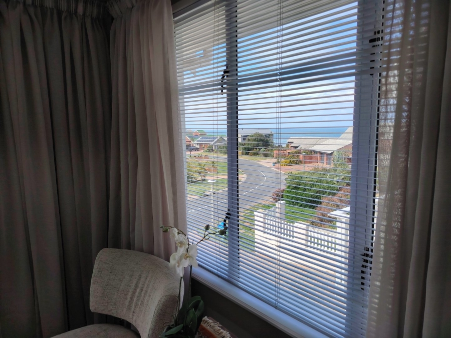 5 Bedroom Property for Sale in Outeniqua Strand Western Cape